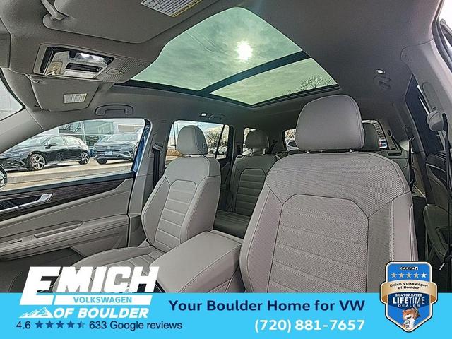Photo of 2025 Mountain  Lake Blue Volkswagen Atlas