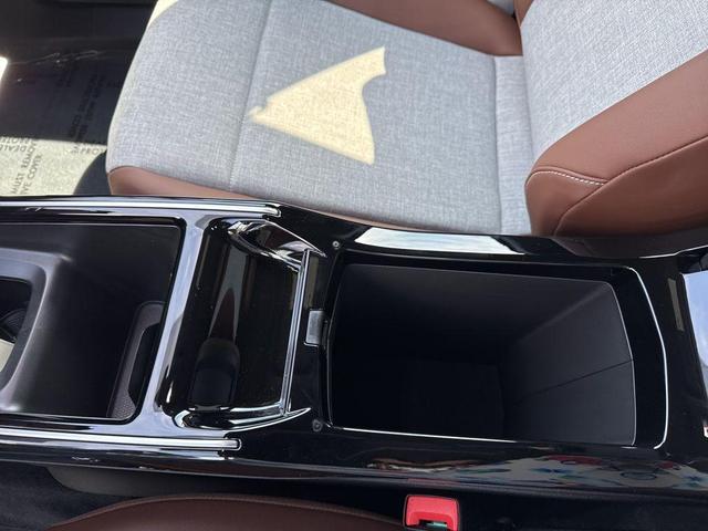 Photo of 2025 Deep Black Pearl Effect Volkswagen ID.4