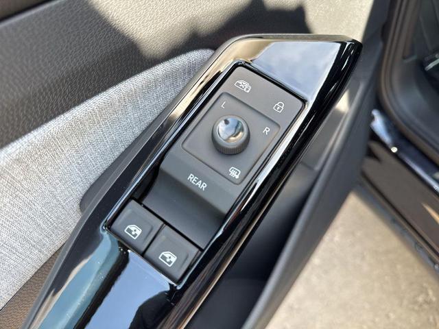 Photo of 2025 Deep Black Pearl Effect Volkswagen ID.4