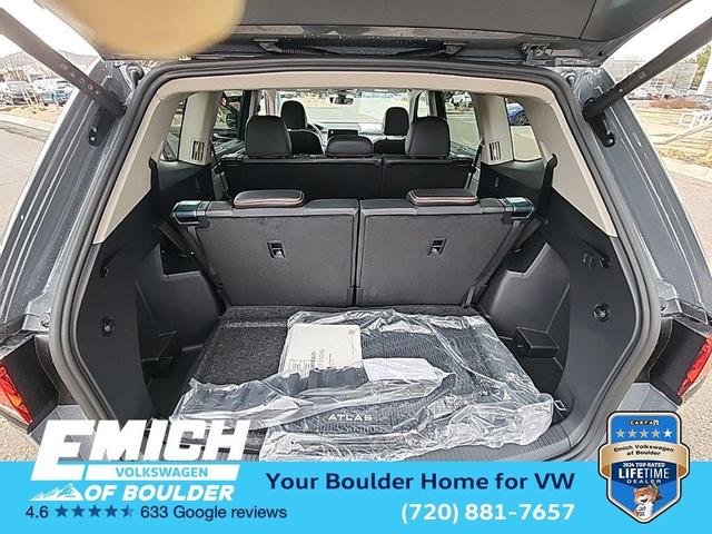 Photo of 2025 Pure Gray Volkswagen Atlas