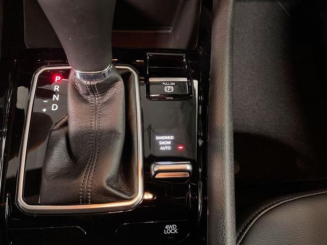 Photo of 2025 Diamond Black Crystal Pearlcoat Jeep Compass