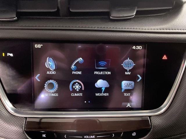 Photo of 2017 Crystal White Tricoat Cadillac XT5
