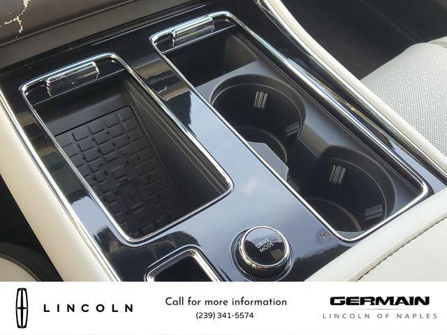 Photo of 2025 Infinite Black Metallic Clearcoat Lincoln Aviator