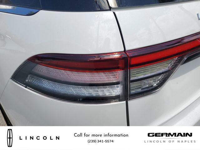 Photo of 2025 Pristine White Metallic Tri-Coat Lincoln Aviator