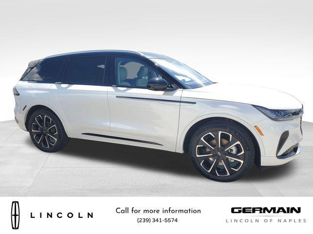 Photo of 2025 White Platinum Metallic Tri-Coat Lincoln Nautilus