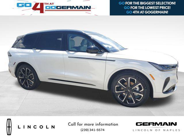 Photo of 2025 White Platinum Metallic Tri-Coat Lincoln Nautilus