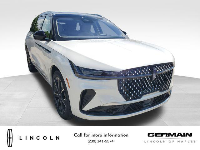 Photo of 2025 White Platinum Metallic Tri-Coat Lincoln Nautilus