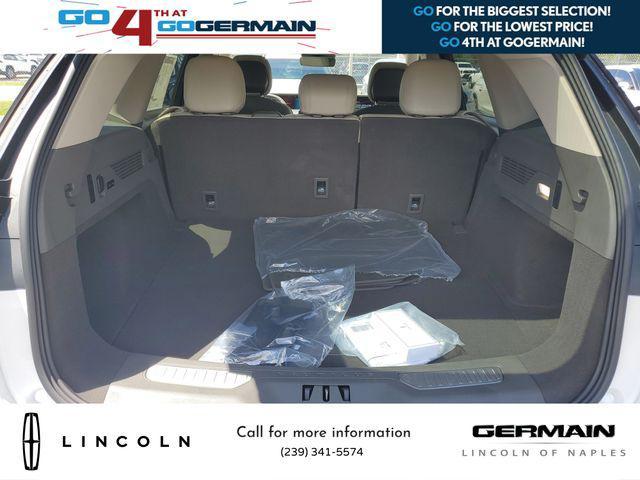 Photo of 2025 White Platinum Metallic Tri-Coat Lincoln Nautilus