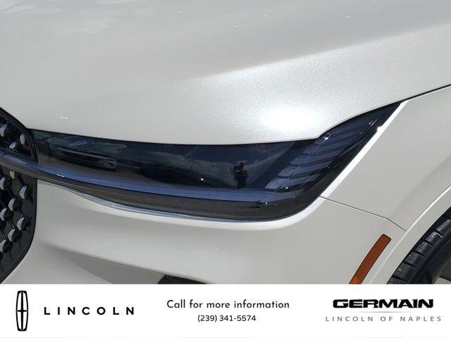 Photo of 2025 White Platinum Metallic Tri-Coat Lincoln Nautilus