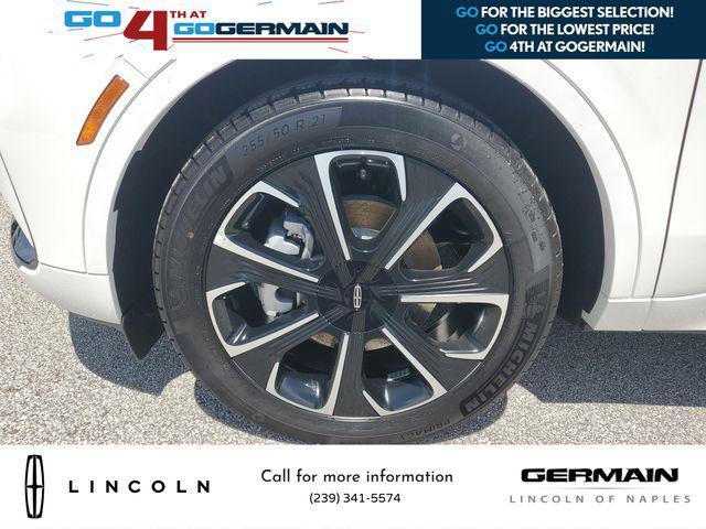Photo of 2025 White Platinum Metallic Tri-Coat Lincoln Nautilus