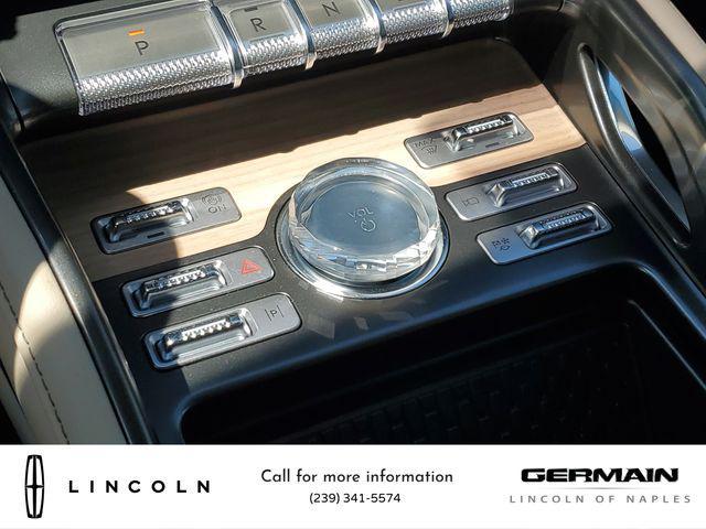 Photo of 2025 White Platinum Metallic Tri-Coat Lincoln Nautilus