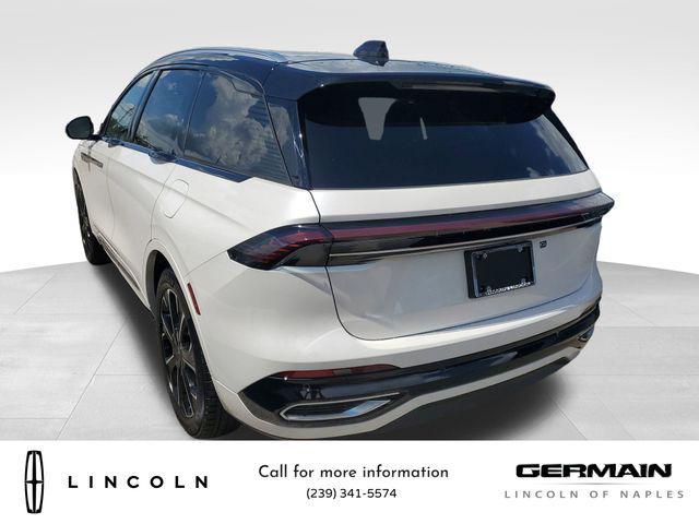 Photo of 2025 White Platinum Metallic Tri-Coat Lincoln Nautilus