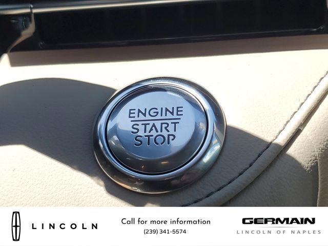 Photo of 2025 White Platinum Metallic Tri-Coat Lincoln Nautilus