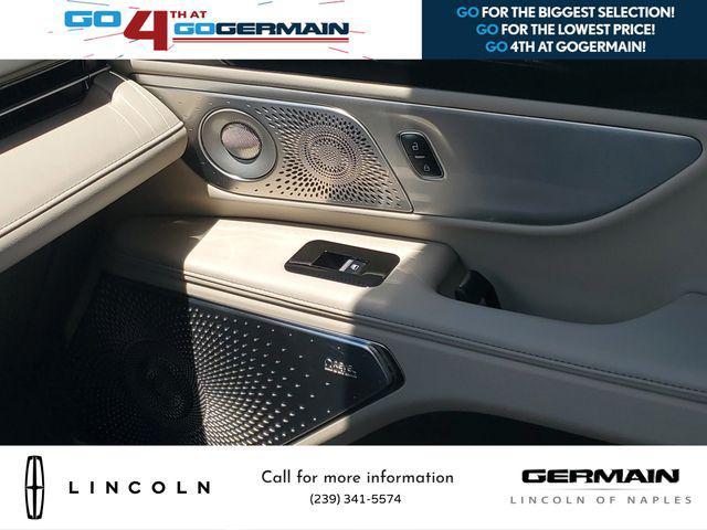 Photo of 2025 White Platinum Metallic Tri-Coat Lincoln Nautilus