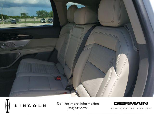 Photo of 2025 White Platinum Metallic Tri-Coat Lincoln Nautilus