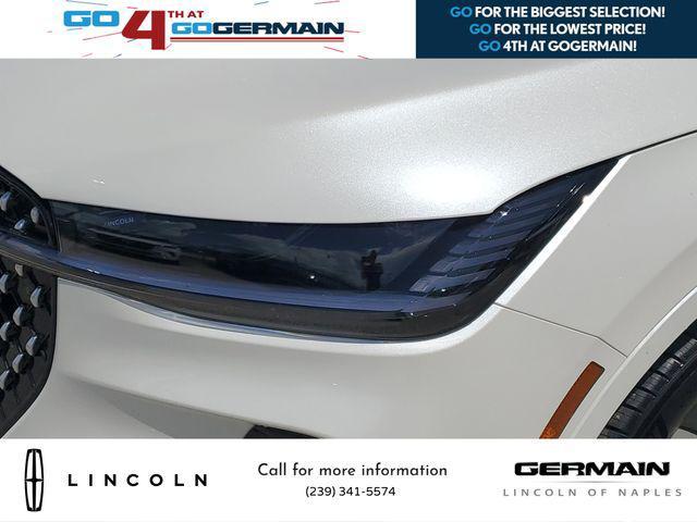 Photo of 2025 White Platinum Metallic Tri-Coat Lincoln Nautilus