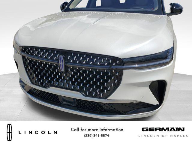 Photo of 2025 White Platinum Metallic Tri-Coat Lincoln Nautilus