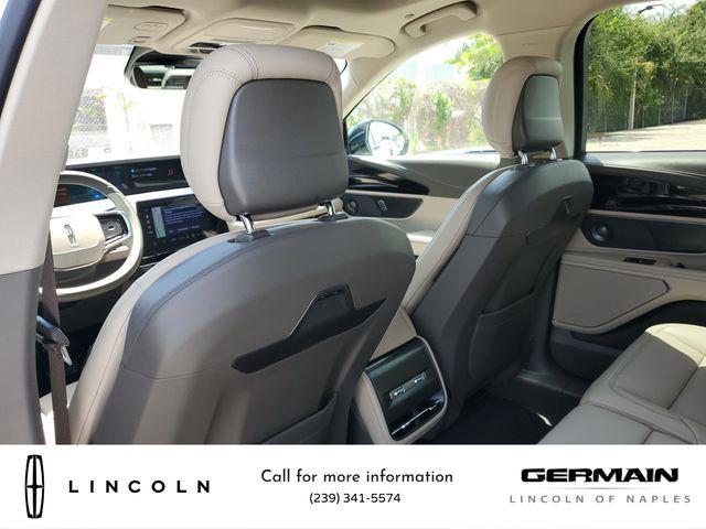 Photo of 2025 White Platinum Metallic Tri-Coat Lincoln Nautilus