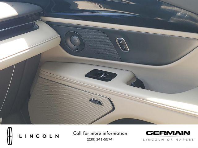 Photo of 2025 White Platinum Metallic Tri-Coat Lincoln Nautilus