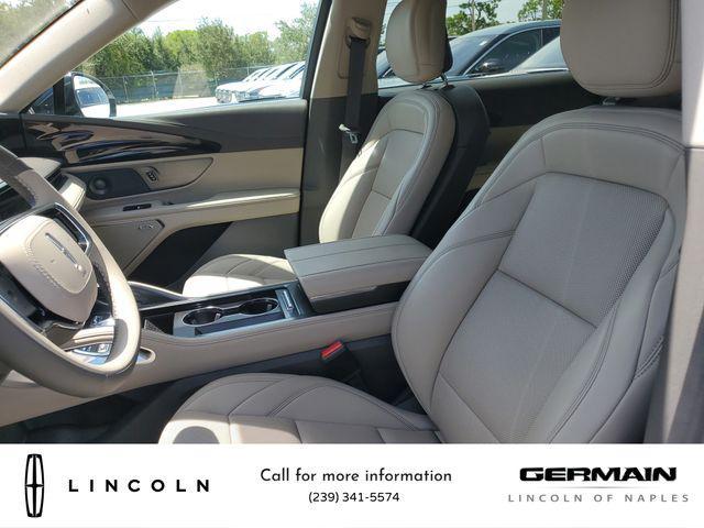 Photo of 2025 White Platinum Metallic Tri-Coat Lincoln Nautilus