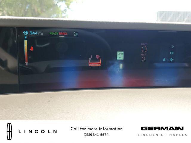 Photo of 2025 White Platinum Metallic Tri-Coat Lincoln Nautilus