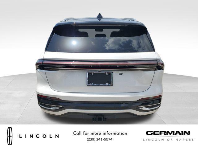 Photo of 2025 White Platinum Metallic Tri-Coat Lincoln Nautilus
