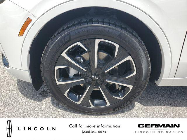 Photo of 2025 White Platinum Metallic Tri-Coat Lincoln Nautilus