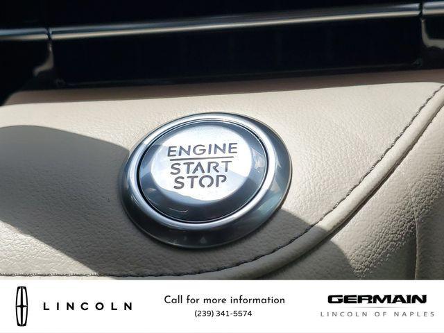 Photo of 2025 White Platinum Metallic Tri-Coat Lincoln Nautilus