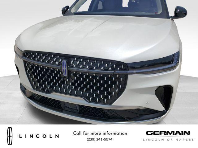 Photo of 2025 White Platinum Metallic Tri-Coat Lincoln Nautilus