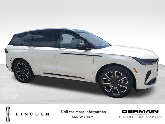Photo of 2025 White Platinum Metallic Tri-Coat Lincoln Nautilus