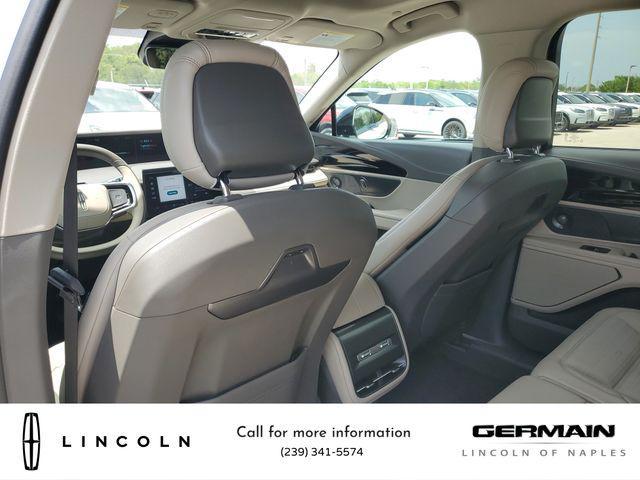 Photo of 2025 White Platinum Metallic Tri-Coat Lincoln Nautilus