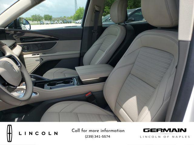 Photo of 2025 White Platinum Metallic Tri-Coat Lincoln Nautilus