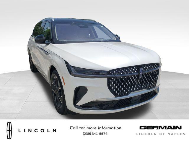 Photo of 2025 White Platinum Metallic Tri-Coat Lincoln Nautilus