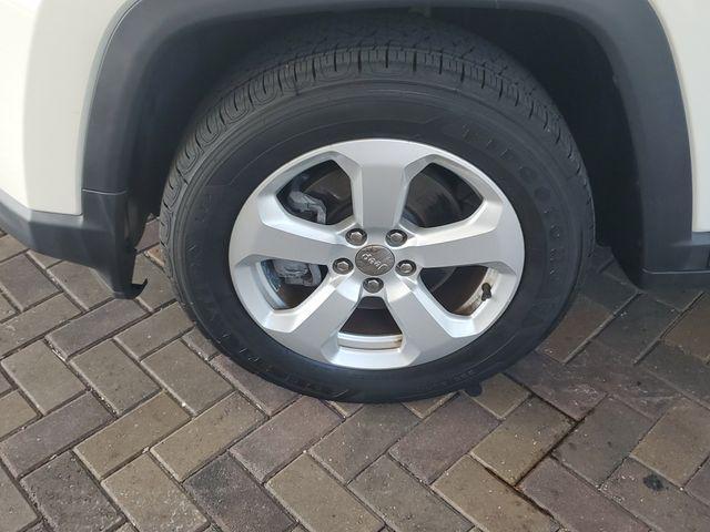 Photo of 2020 White Clearcoat Jeep Compass