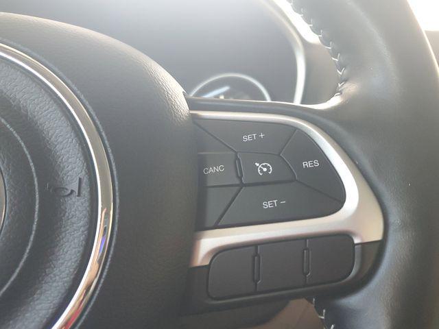 Photo of 2020 White Clearcoat Jeep Compass