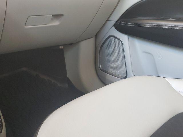 Photo of 2020 White Clearcoat Jeep Compass