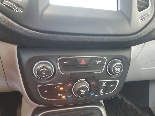 Photo of 2020 White Clearcoat Jeep Compass