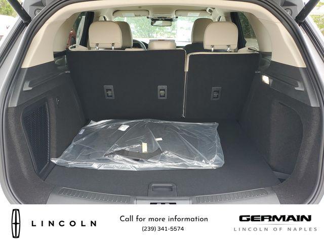 Photo of 2025 White Lincoln Corsair