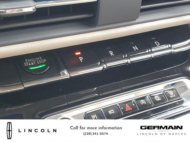 Photo of 2025 White Lincoln Corsair