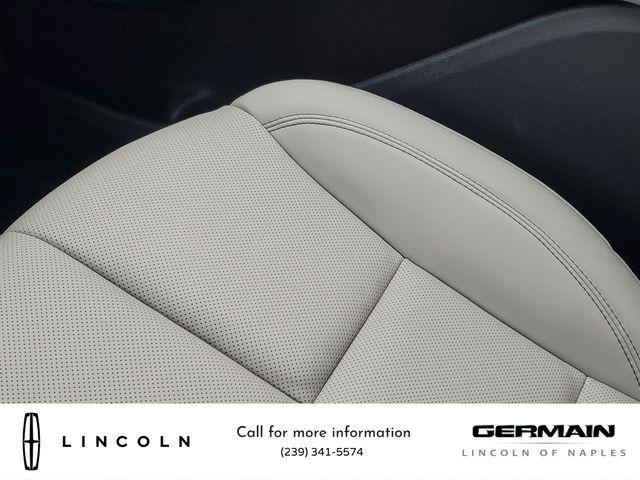Photo of 2025 Pristine White Metallic Tri-Coat Lincoln Aviator