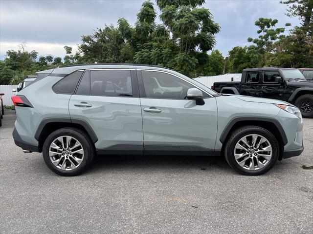 Photo of 2019 Gray Toyota RAV4