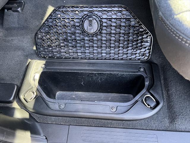 Photo of 2020 Diamond Black Crystal Pearlcoat RAM 1500
