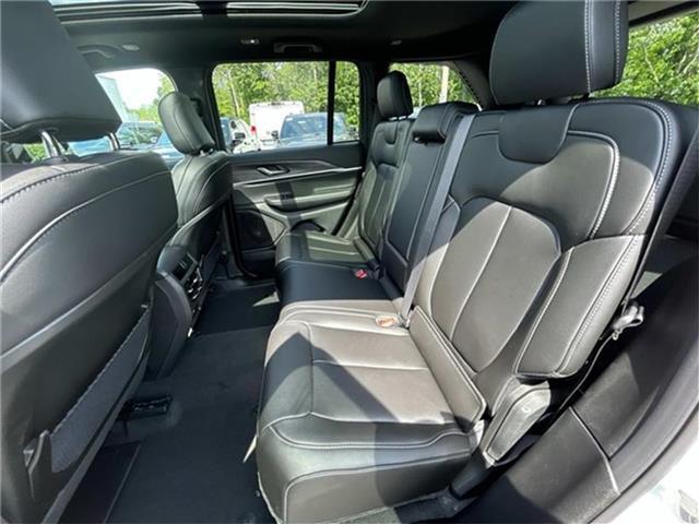 Photo of 2025 Bright White Clearcoat Jeep Grand Cherokee