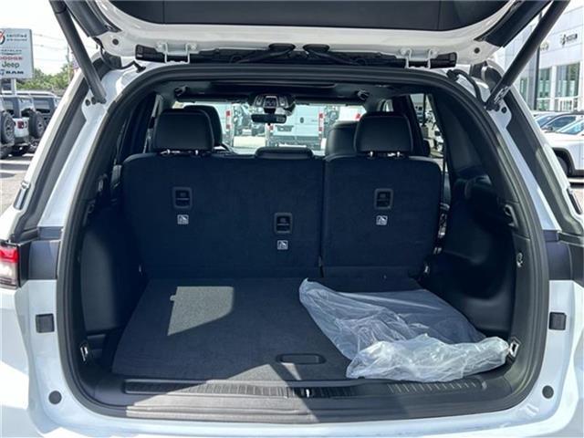 Photo of 2025 Bright White Clearcoat Jeep Grand Cherokee