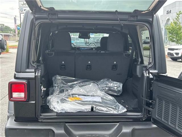 Photo of 2025 Black Clearcoat Jeep Wrangler
