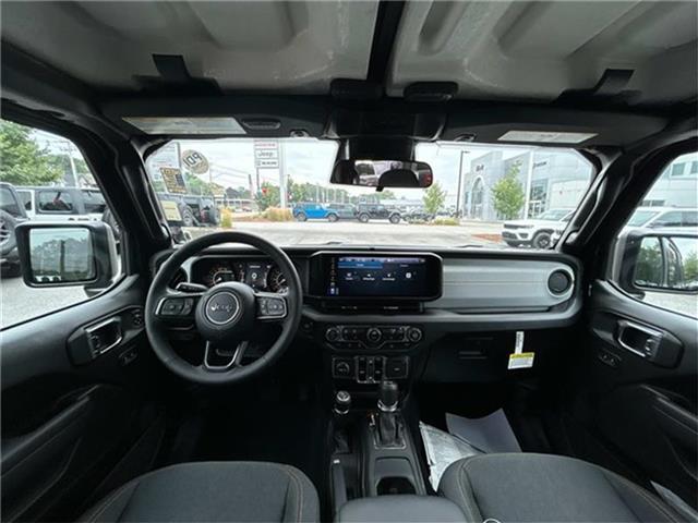 Photo of 2025 Black Clearcoat Jeep Wrangler