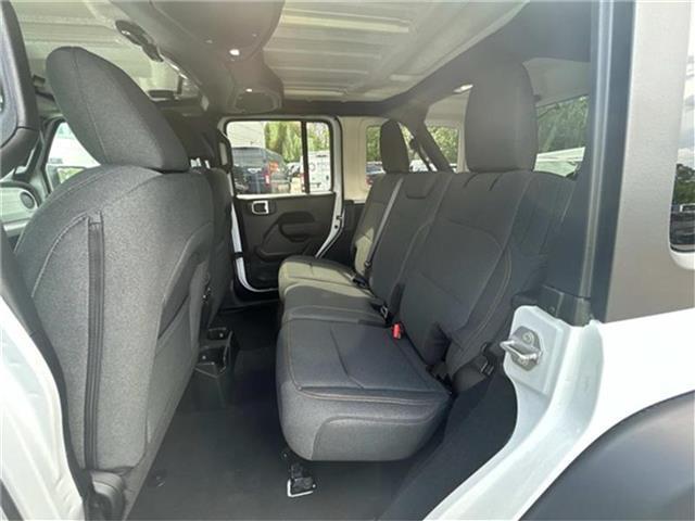 Photo of 2025 Bright White Clearcoat Jeep Wrangler