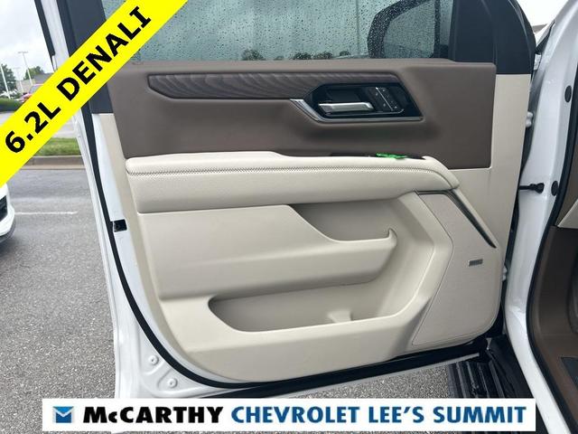 Photo of 2025 White Frost Tri-Coat GMC Yukon