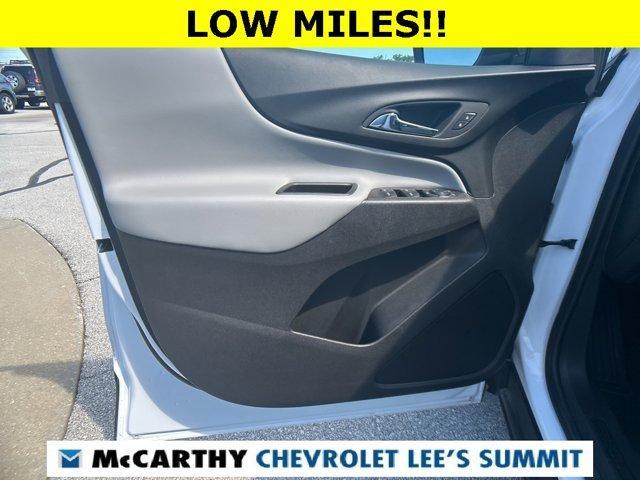 Photo of 2024 Summit White Chevrolet Equinox
