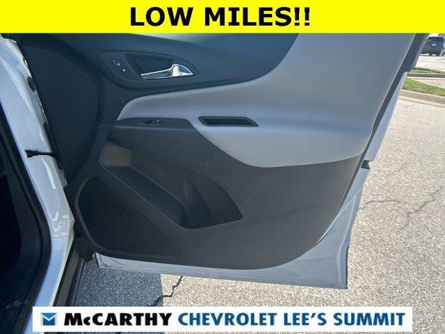 Photo of 2024 Summit White Chevrolet Equinox
